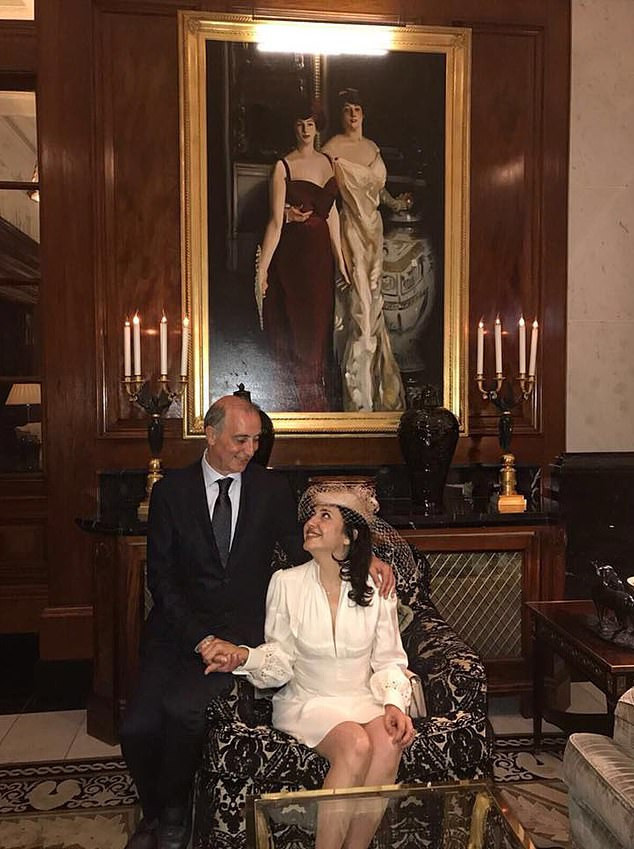 İngiliz köyünü "savaş alanına" çeviren çiftten yeni hamle - Resim : 3