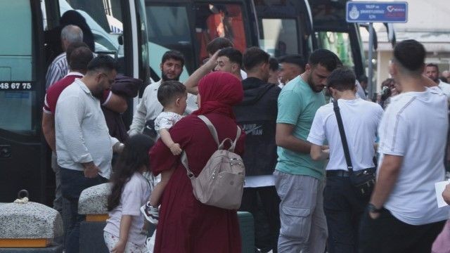 Otogarda bayram hareketliliği: 'Çok istediğimiz gibi bir yoğunluk olmadı' - Resim: 1
