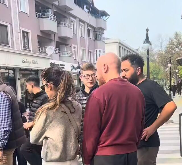 Motosiklete &ccedil;arpan Furkan Kızılay'dan yaralı gence &uuml;&ccedil; kelimelik teselli - Resim : 2