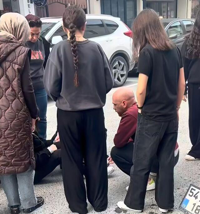 Motosiklete &ccedil;arpan Furkan Kızılay'dan yaralı gence &uuml;&ccedil; kelimelik teselli - Resim : 1