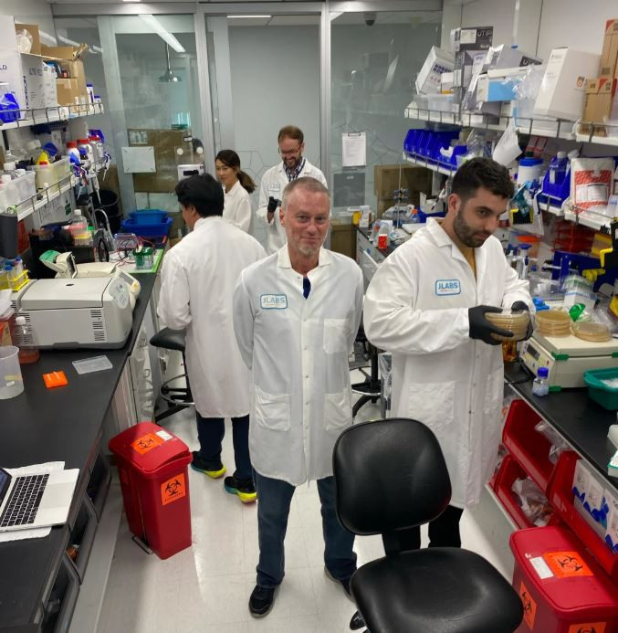 18 yıl zehirli yılanlara kendini ısırttı: 19 zehre karşı etkili panzehrin mimarı oldu - Resim : 1