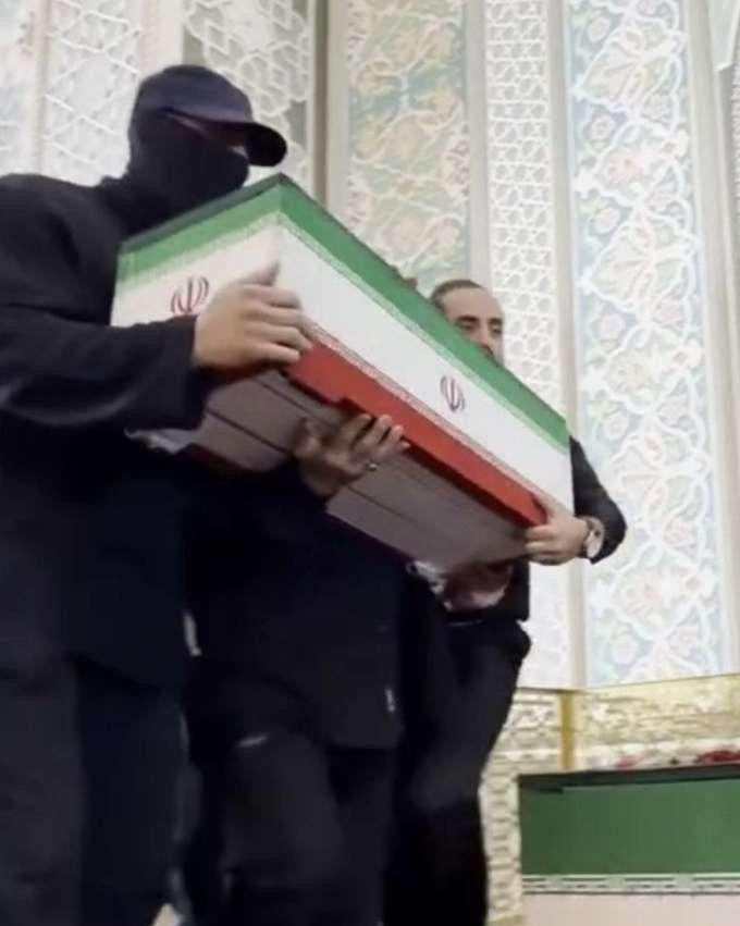 Hamaney'in cenazesindeki maskeli adam belli oldu - Resim : 1