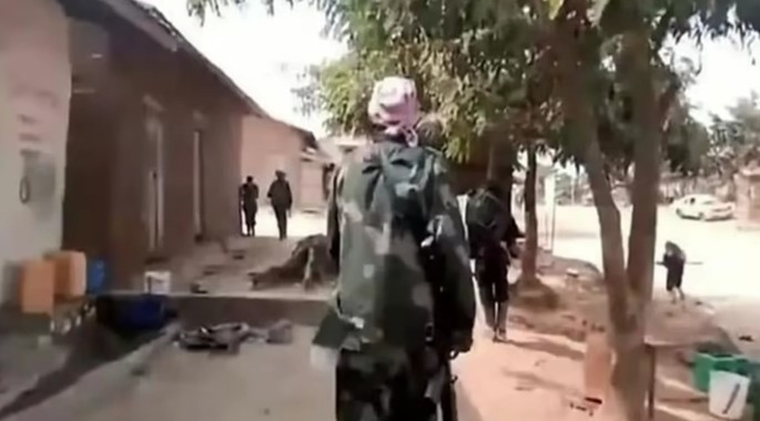 Palalarla kiliseye saldırdılar: Çok sayıda ölü var - Resim : 3