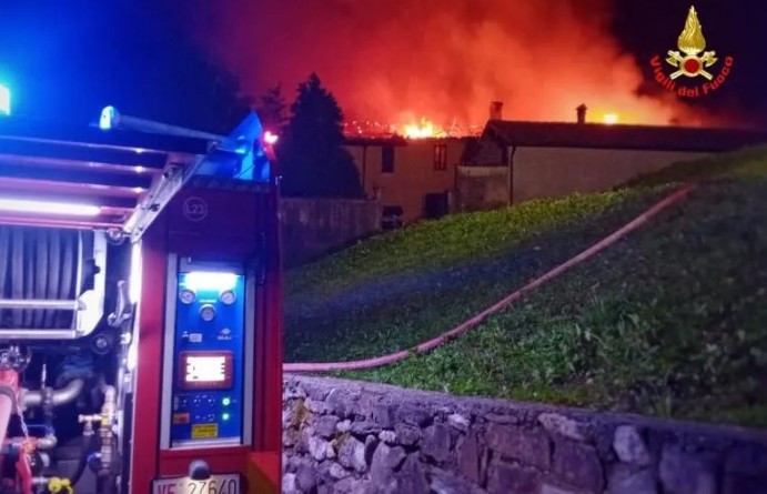 400 yıllık manastır kül oldu - Resim : 3