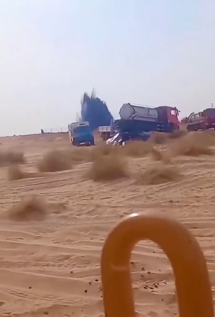 Petrol 10 metre yükseğe fışkırdı. Arazi göle döndü - Resim : 7