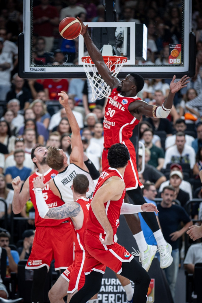 Milliler, finalde Almanya'ya son saniyede yenildi - Resim : 1