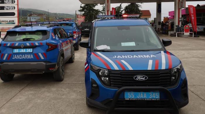 Akaryakıt istasyonunda dehşet: Eşini öldürüp intihar etti - Resim : 1