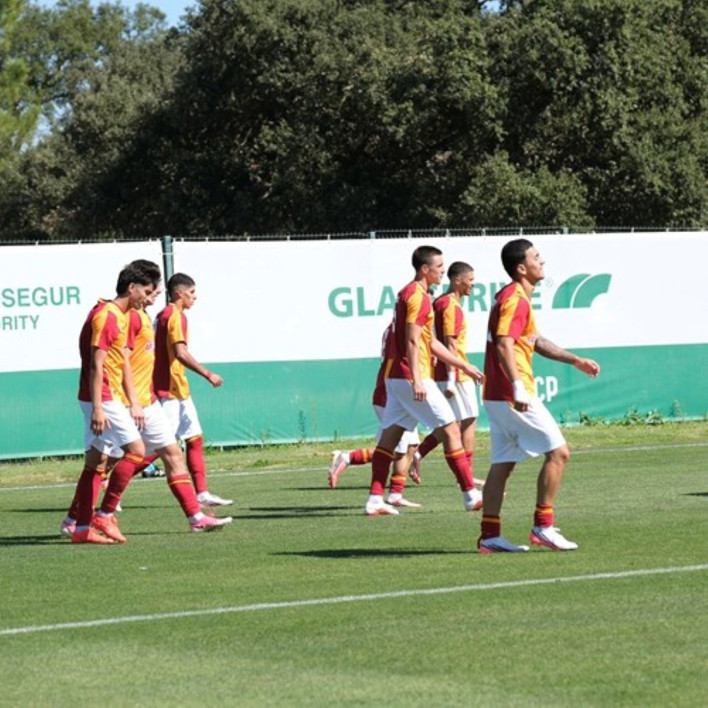 Galatasaray 90+8'de kabusu yaşadı: Kaleci Arda Yılmaz'dan inanılmaz hata - Resim : 1