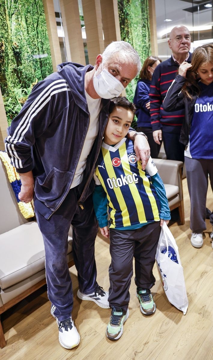 Fenerbahçe Teknik Direktörü Mourinho’dan duygulandıran ziyaret! - Resim: 1