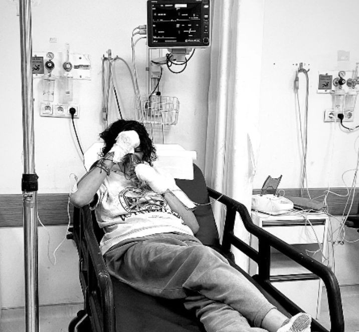 Ölümle burun buruna geldi: Türkiye güzelinin elleri ve ayakları yandı - Resim : 1