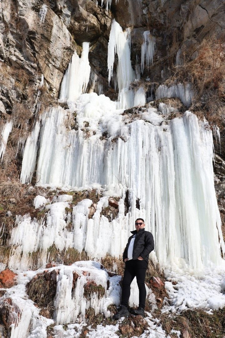 Ardahan'da hava buz kesti, şelale dondu - Resim: 1