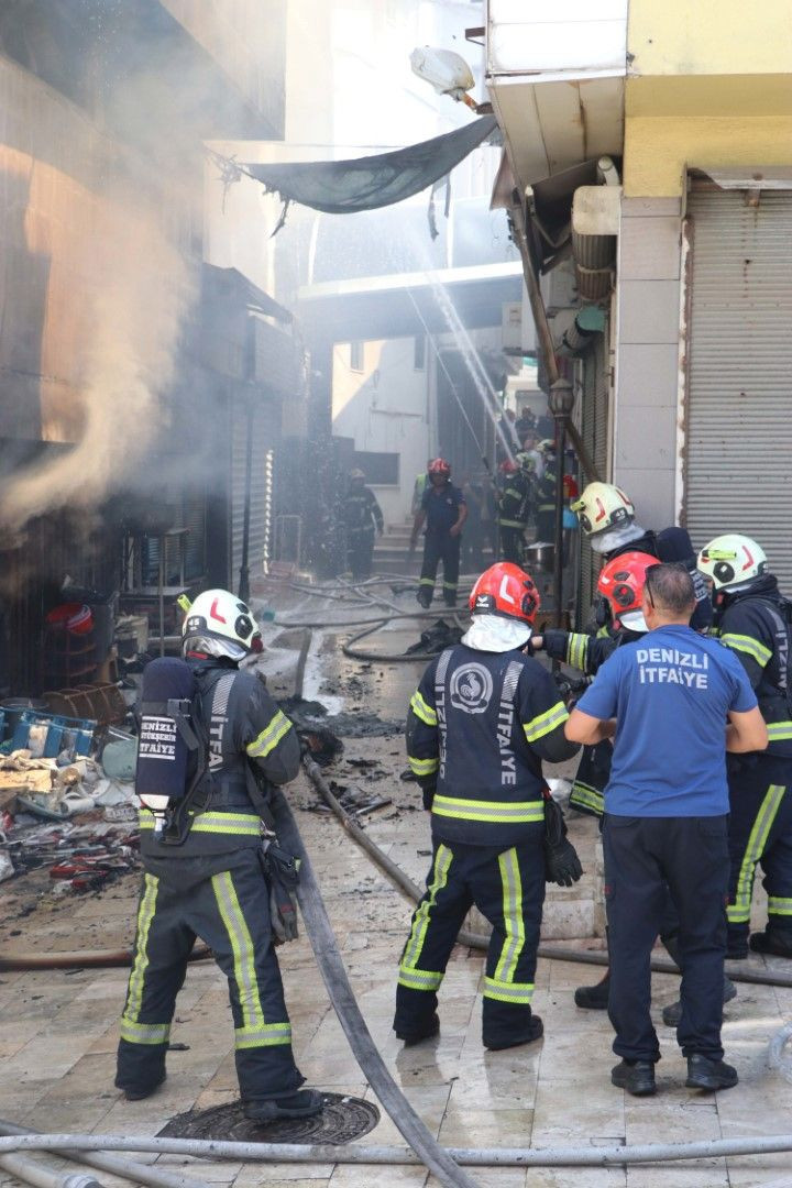 Tarihi çarşıdaki yangında 9 iş yeri kül oldu - Resim: 4