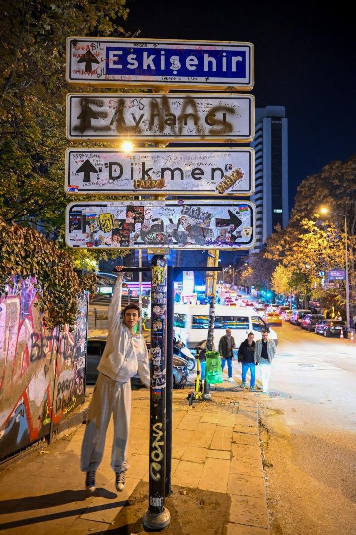 Ankara’da tabela akımı büyüdü: Yenisi asıldı, şimdi barfiks demiri var - Resim: 10