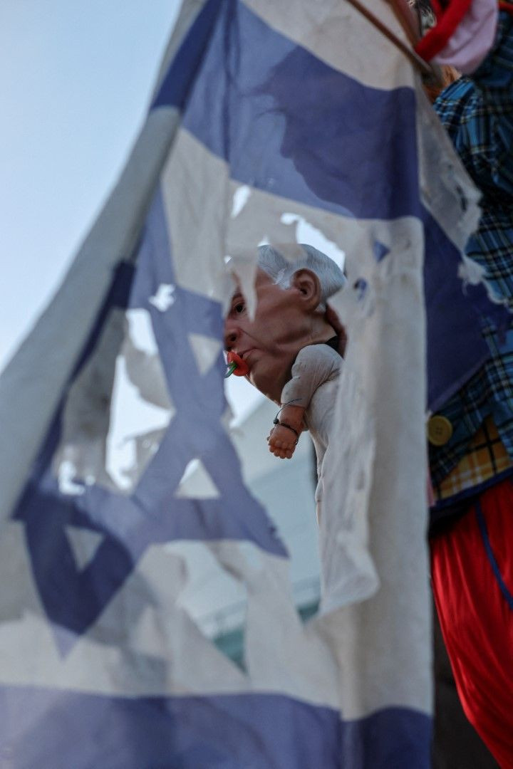 Tel Aviv karıştı: Polis eylemcileri güç kullanarak dağıttı - Resim: 1