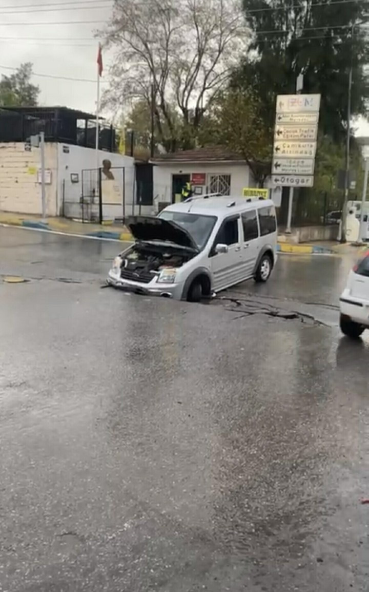 İzmir’de kurak yazın ardından yağmur etkili oldu - Resim : 2
