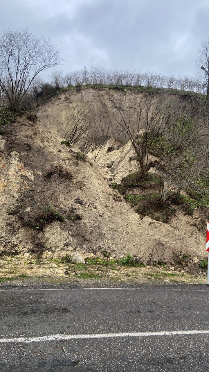 Ordu-Tokat yolunda heyelan: 300 metrelik yol çöktü - Resim: 6