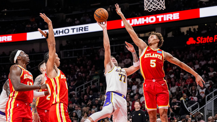 Eksik Atlanta Hawks’tan Lakers’a karşı farklı galibiyet