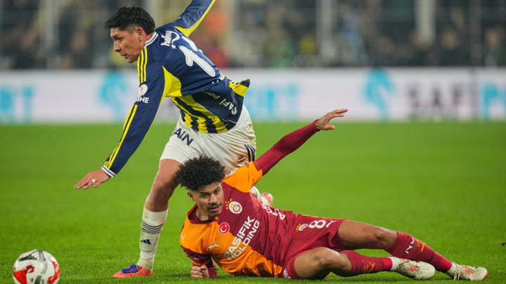 Fenerbahçe'den Galatasaray'a gönderme: Futbol ayakta oynanan bir oyundur!