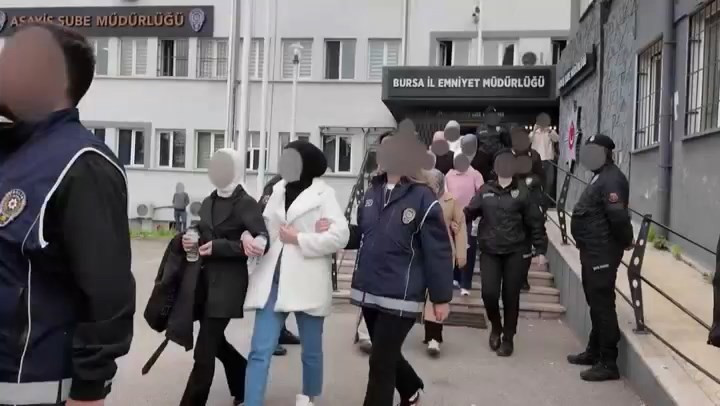 'Doktorluk' yapan g&ouml;&ccedil;menlere g&ouml;zaltı - Resim : 1