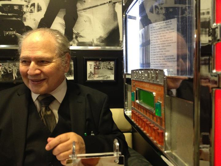 800 dolara sattığı hisselerin değeri 300 milyar dolar oldu - Resim : 1