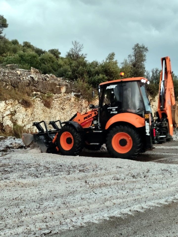 Dolu ve sel kâbusu: Karayolu ulaşıma kapandı - Resim: 9