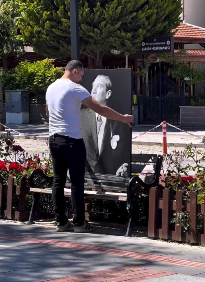 İki çocuk Atatürk portresini düzelttikten sonra öptü - Resim: 6