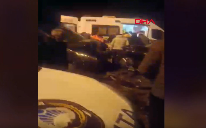 Ardahan&rsquo;da iki otomobil kafa kafaya &ccedil;arpıştı: 4 yaralı - Resim : 1