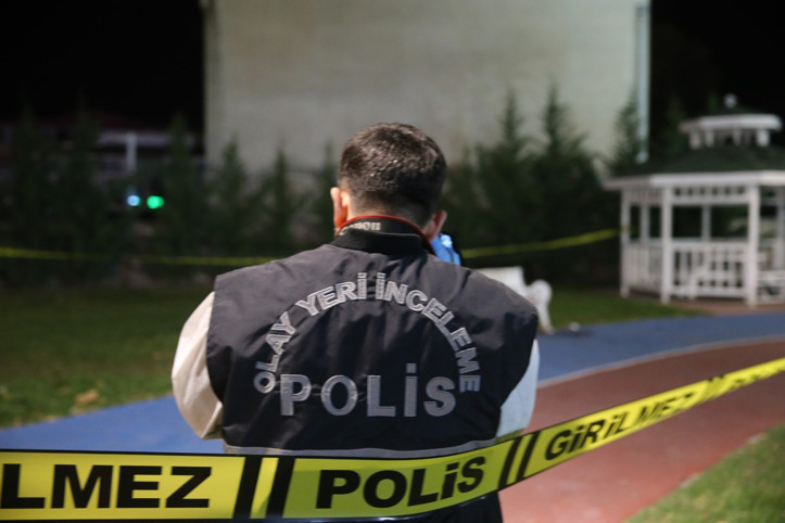 İstismar ihbarına giden polise silahlı saldırı: 1 polis yaralandı