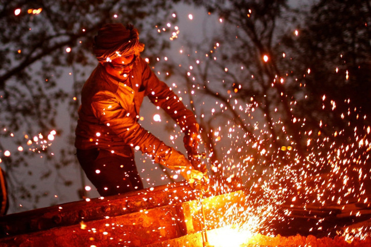 Sanayide yavaşlama sürüyor