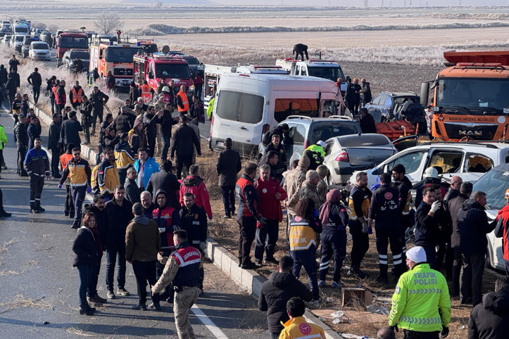 Van'da zincirleme trafik kazası! Çok sayıda yaralı var