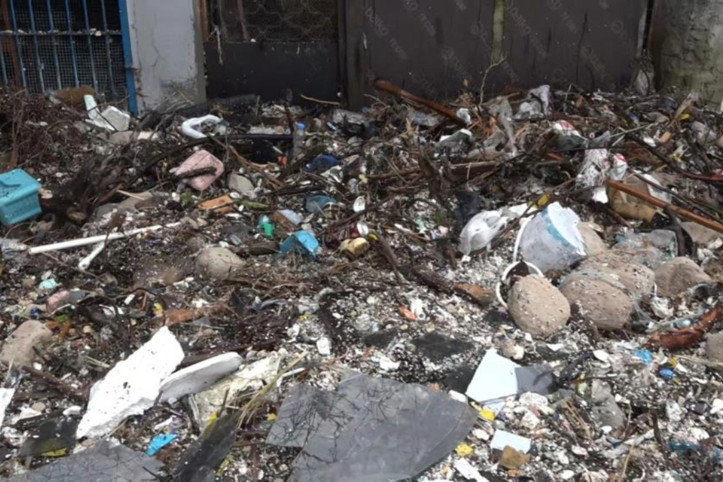 Karadeniz çöpleri iade etti, denizin pisliği kıyıya vurdu