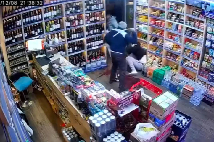 Tekeli bastı dayak yedi