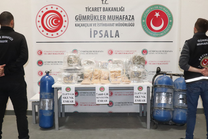 Sınır kapılarında 529 milyonluk operasyon