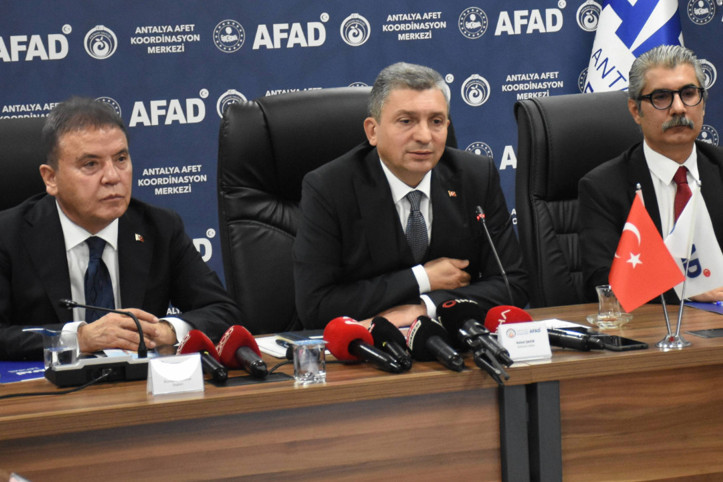 Antalya'da taşımalı eğitime 1 gün ara verildi