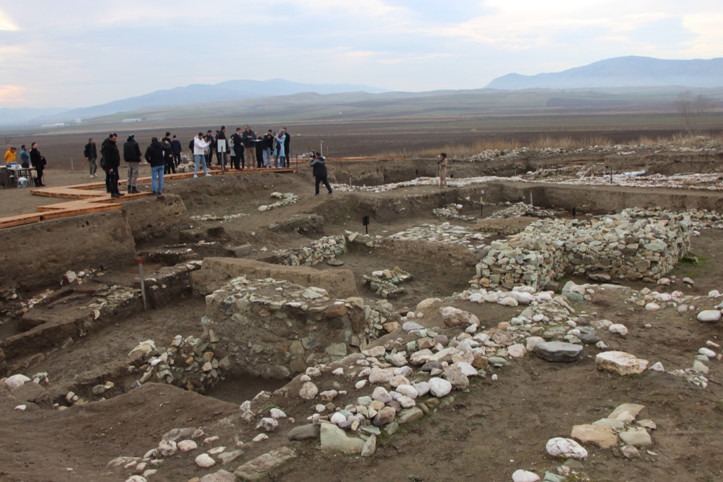 Üç medeniyet o yeri inanç merkezi olarak kullanmış