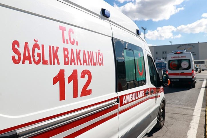 Hastane yolunda doğumu başladı bebeğini ambulansta dünyaya getirdi