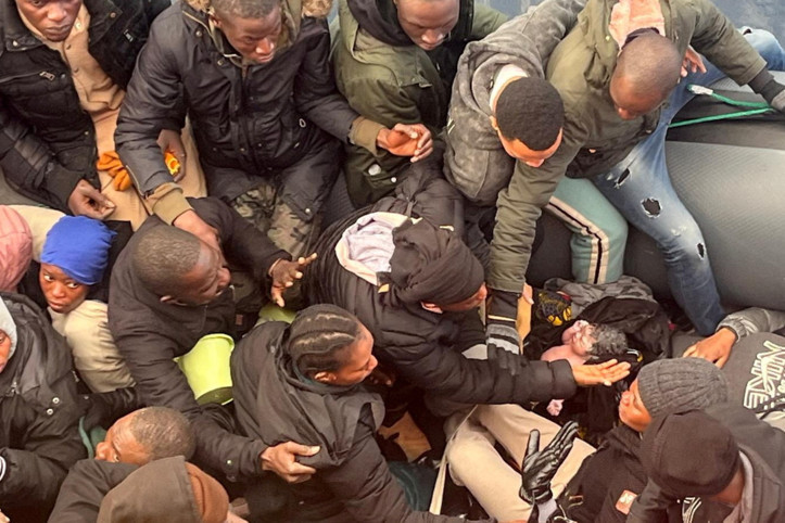 Mülteci teknesinde mucize: Bebek doğdu