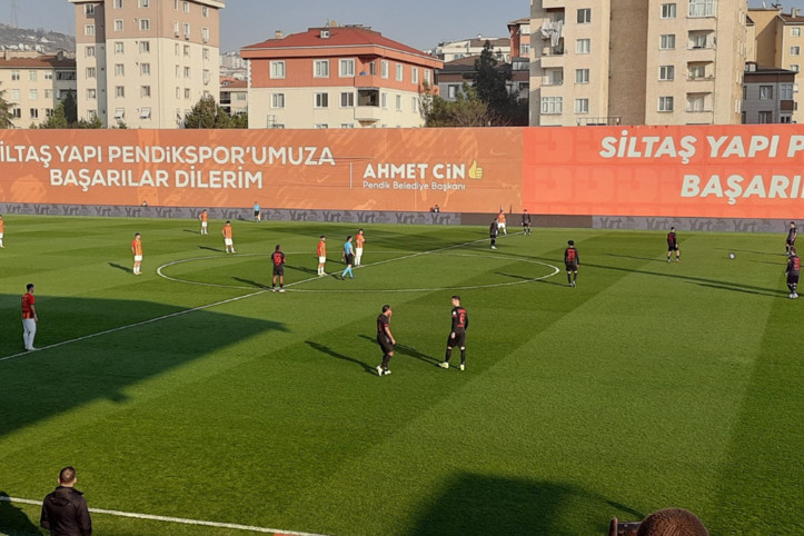 Yeni Malatyasporlu futbolculardan protesto