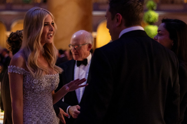 Ivanka Trump, elbisesiyle göz kamaştırdı