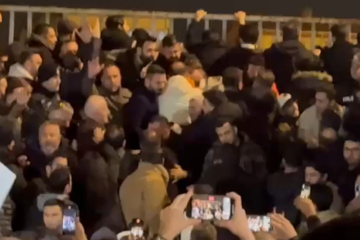 Ümit Özdağ'ın tutuklamaya sevk edilmesi sonrası adliyede gerginlik