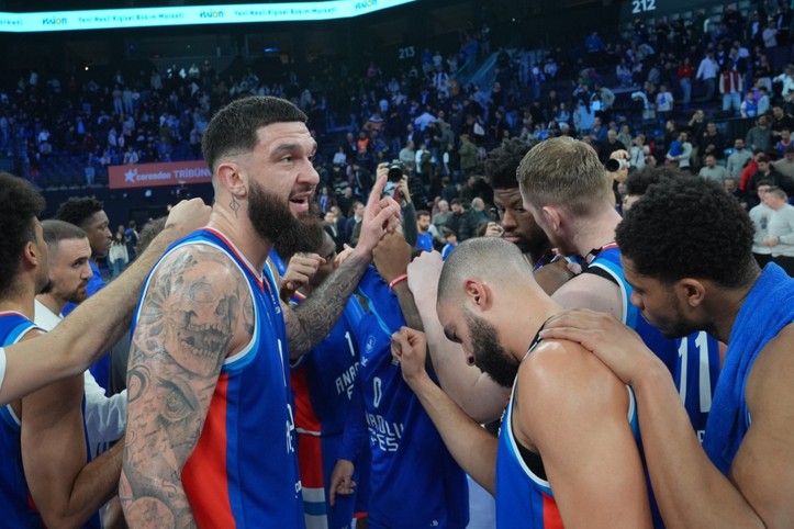 Efes, Milano'yu dağıttı ama Shane Larkin'i kaybetti!