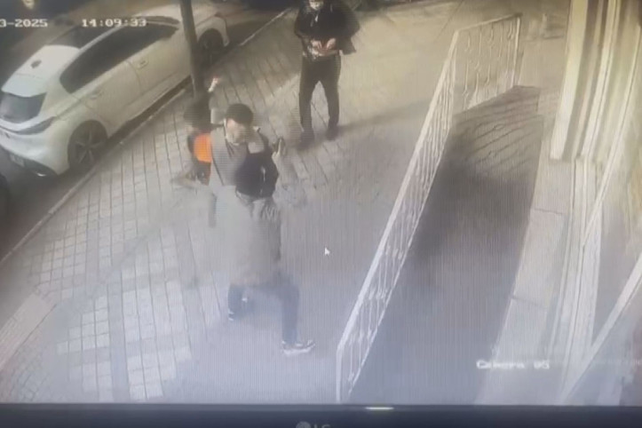 Bağcılar'da dehşet: Husumetlisine benzettiler, bıçaklayarak öldürdüler