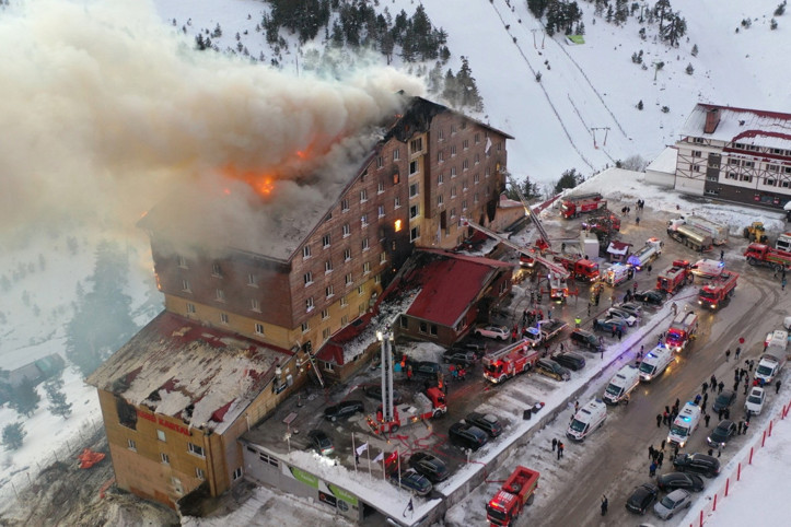 Yangın faciasından yaralı kurtulmuşlardı! Bakanlık son durumu paylaştı