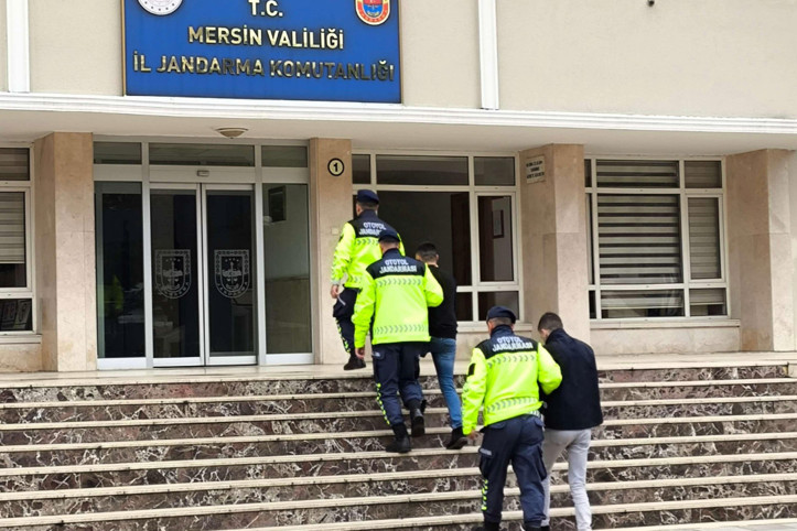 Mersin'de döverek gasp ettiler