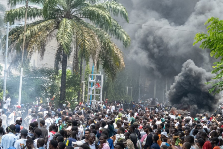 Laboratuvar yakınında çatışmalar sürüyor: Ebola virüsü sızabilir