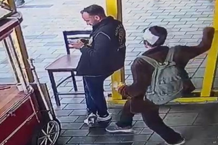 Polisi ensesinden bıçaklamıştı: 'Polisleri insanlık dışı varlıklar olarak görüyor'