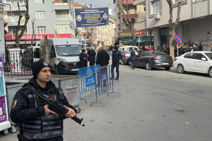 Danıştay kararıyla kapatılan pazarda silahlı nöbet