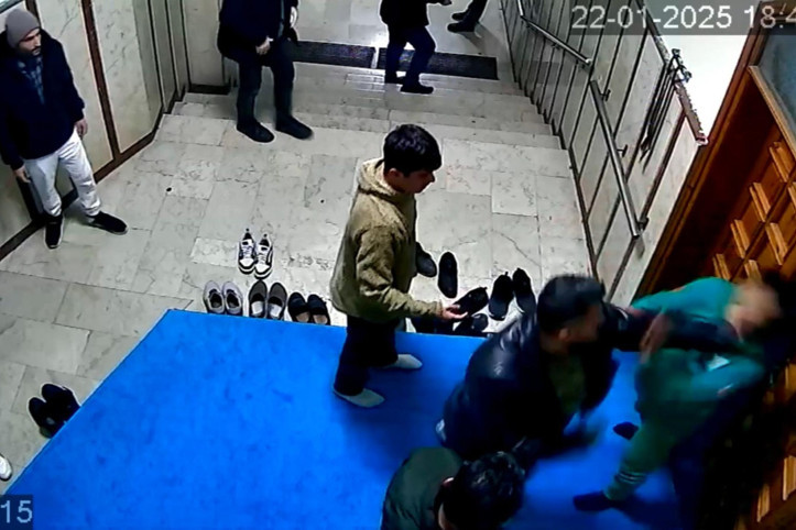 Dünya Kick Boks Şampiyonu cami görevlisine saldırdı