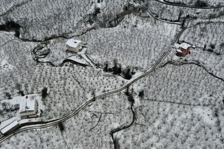 Karadeniz beyaza büründü, bin 28 köyün yolu kapandı