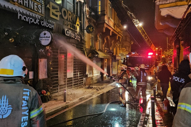 Beyoğlu’nda otel yangını